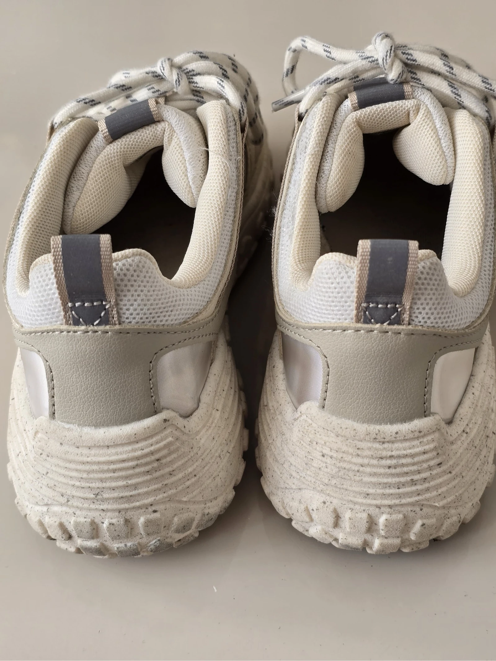 Título : Zapatillas chunky Zara beige y crema – Estilo outdoor / dad shoes – Talla 34 – photo 4
